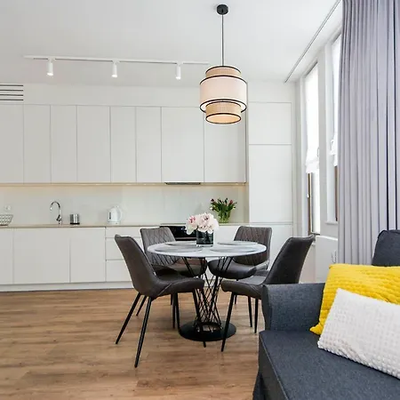 Yellow Rentyear Apartman